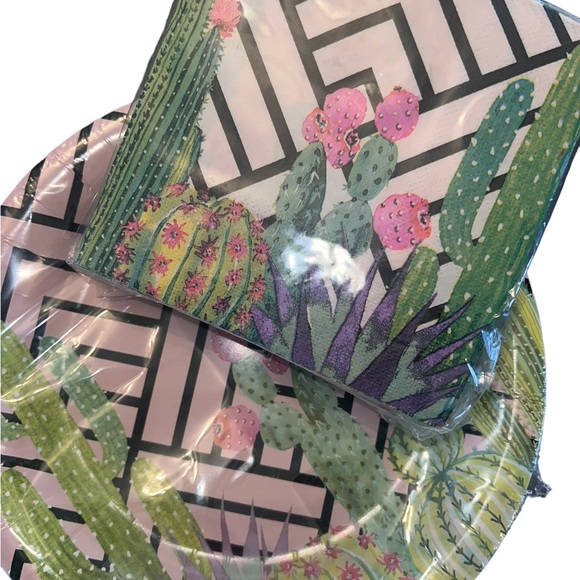 New 2 piece Cactus napkins and plate bundle - Picture 4 of 5